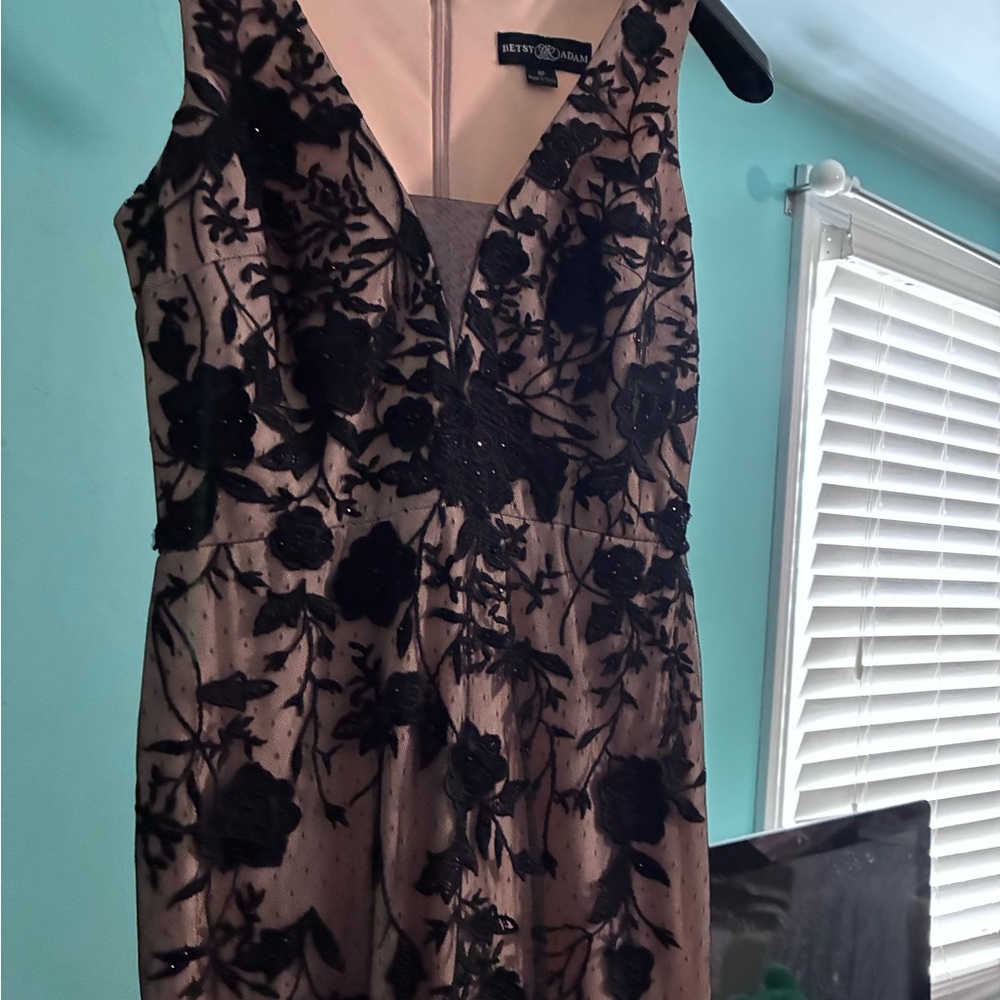 Betsy & Adam Black Tan Plunge Sheath Cocktail Dress